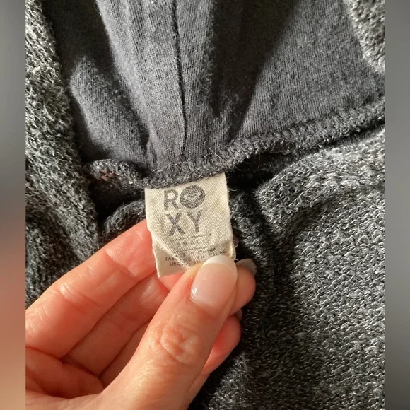 Roxy - Picture 2 of 4